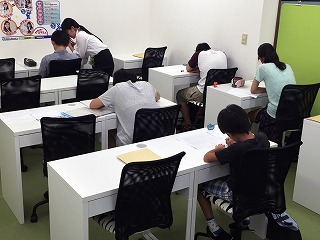 生徒は皆集中して学習に取り組めています。